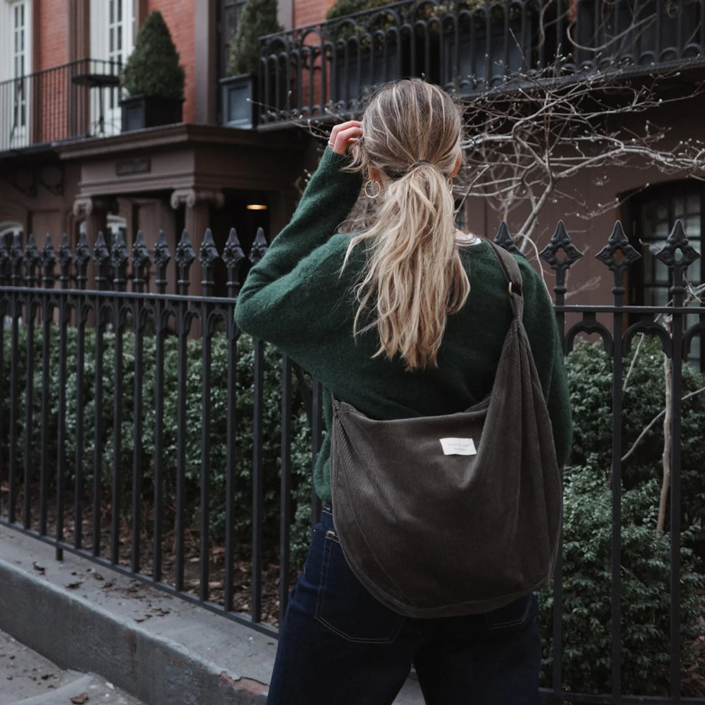 DANS LE SAC - SAC CROISSANT À BANDOULIÈRE EN CORDUROY