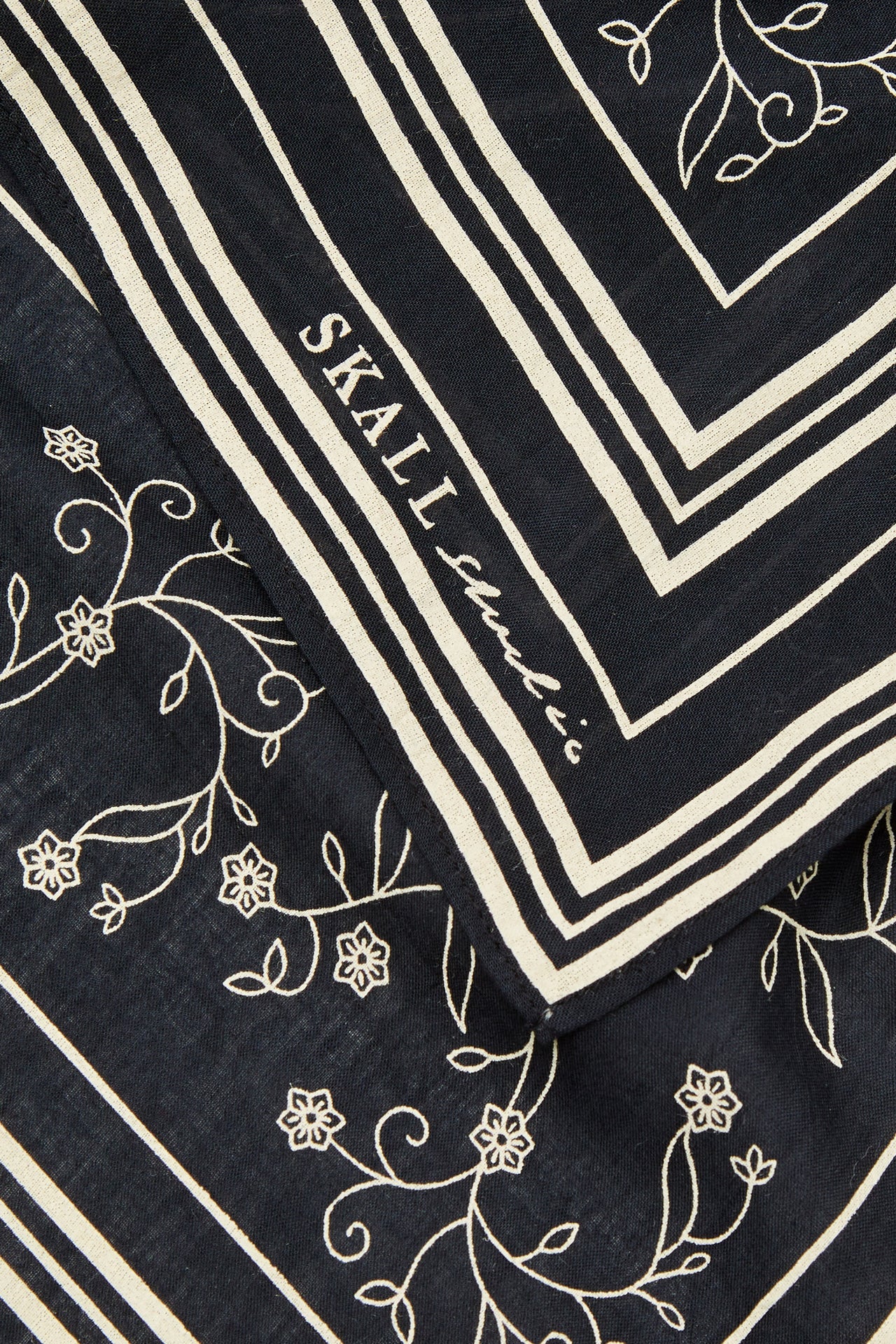 SKALL STUDIO - FOULARD CLASSIQUE - 55x55