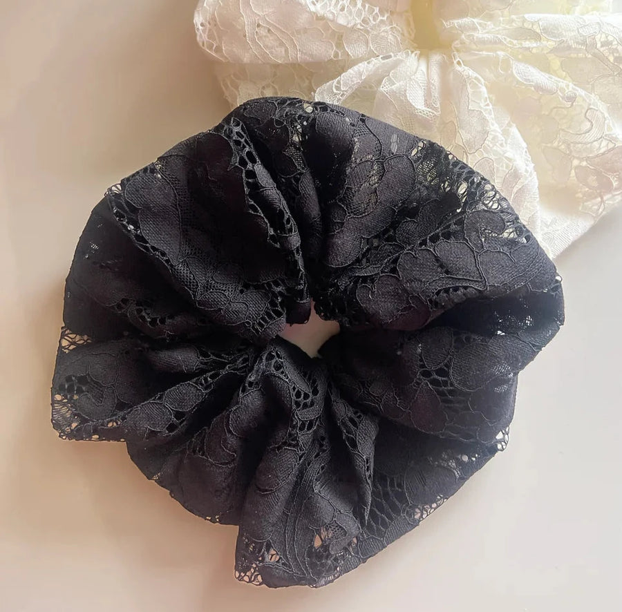 A BRONZE AGE - LANAI OVERSIZED LACE SCRUNCHIE - BLACK