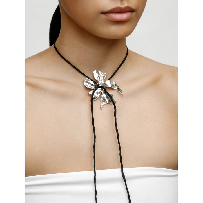 WOLF CIRCUS - FLOWER NECKLACE - BLACK